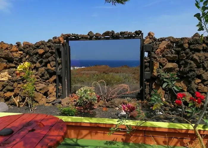 The Secret Garden Lanzarote Camping *